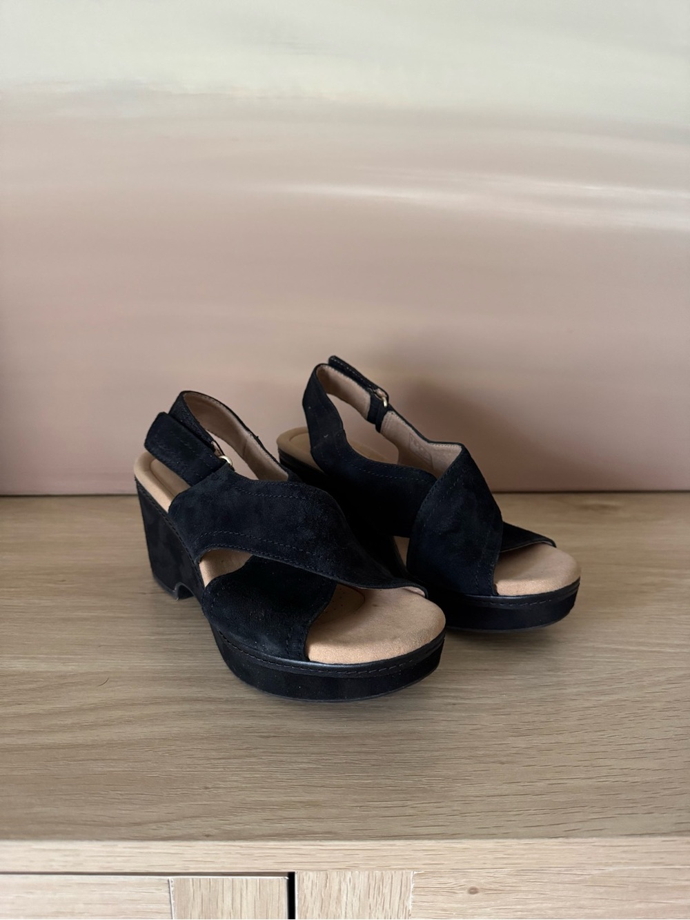 Clark’s Maritsa Lara Black Suede Platform Sandals | Size 8.5